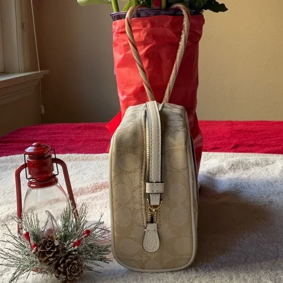 🎄 COACH DEMPSEY BOXY COSMETIC CASE 🎄 - Picture 7 of 16